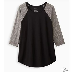 Torrid sz 4 leopard print tee